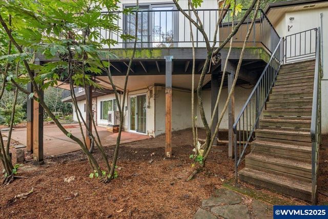 2369 Emerald Dr NW, Salem, OR 97304