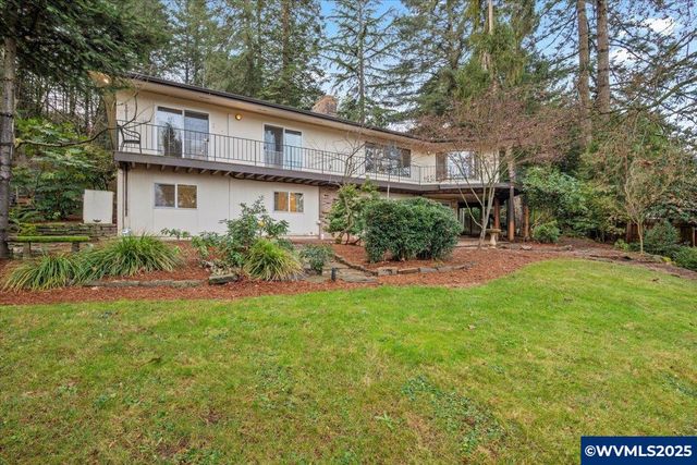 2369 Emerald Dr NW, Salem, OR 97304