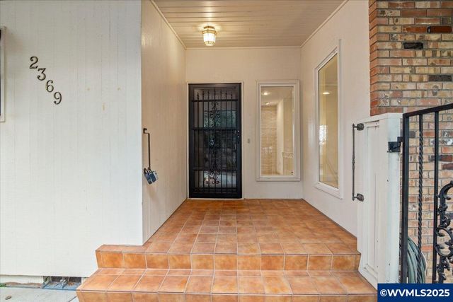 2369 Emerald Dr NW, Salem, OR 97304