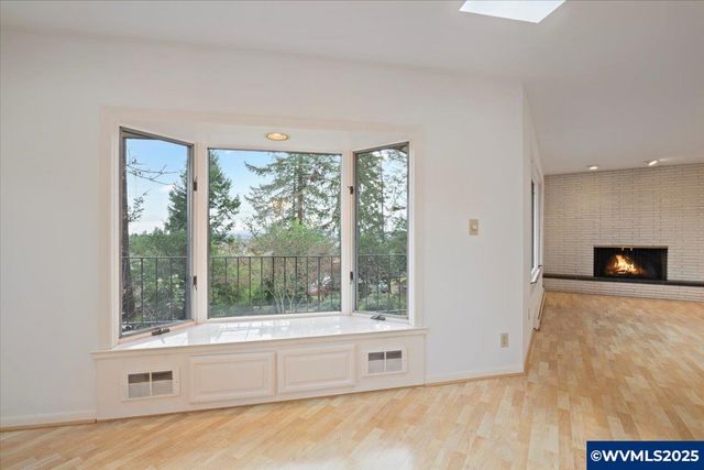 2369 Emerald Dr NW, Salem, OR 97304