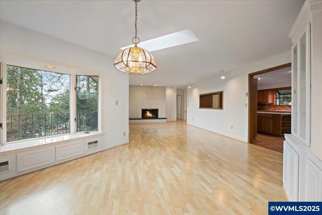 2369 Emerald Dr NW, Salem, OR 97304