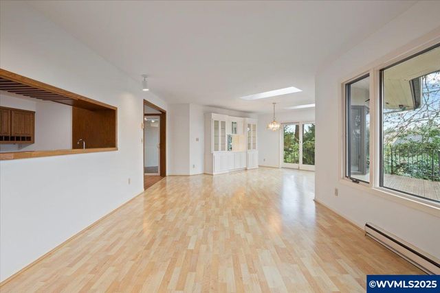 2369 Emerald Dr NW, Salem, OR 97304