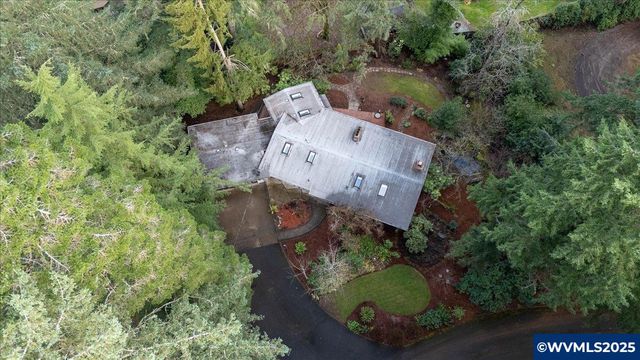 2369 Emerald Dr NW, Salem, OR 97304