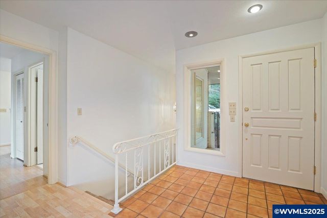 2369 Emerald Dr NW, Salem, OR 97304