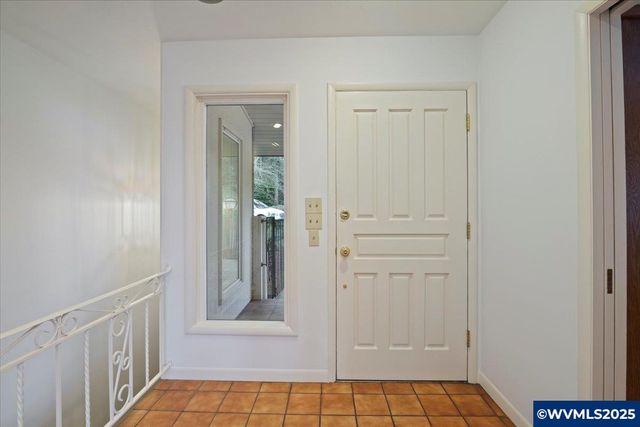 2369 Emerald Dr NW, Salem, OR 97304