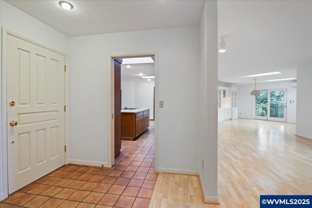 2369 Emerald Dr NW, Salem, OR 97304