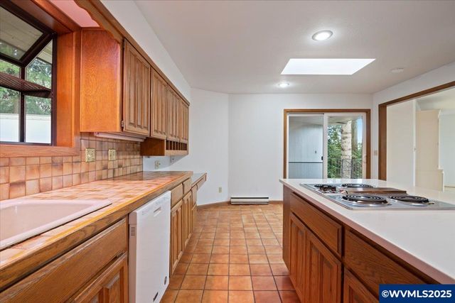 2369 Emerald Dr NW, Salem, OR 97304