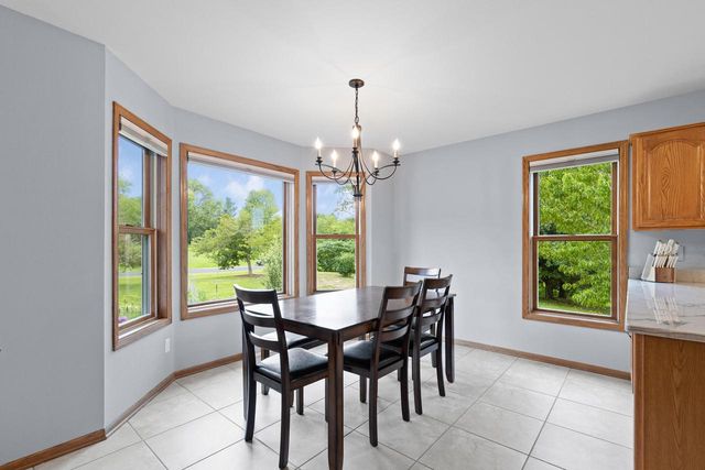 W248S6006 Deerfield CIRCLE, Waukesha, WI 53189