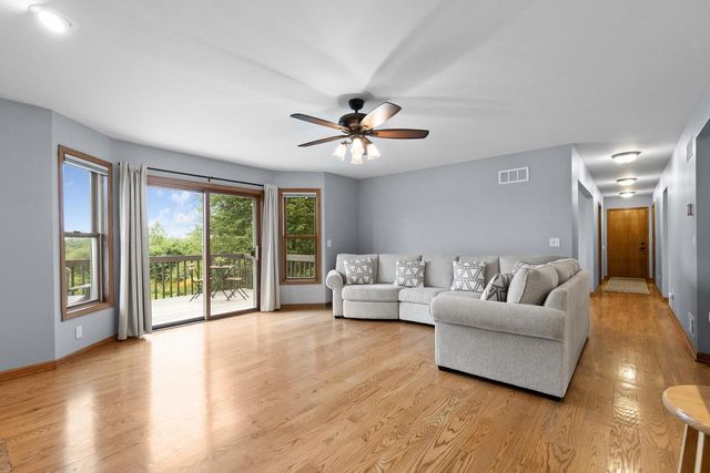 W248S6006 Deerfield CIRCLE, Waukesha, WI 53189