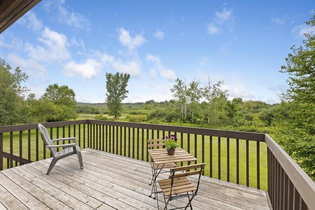 W248S6006 Deerfield CIRCLE, Waukesha, WI 53189