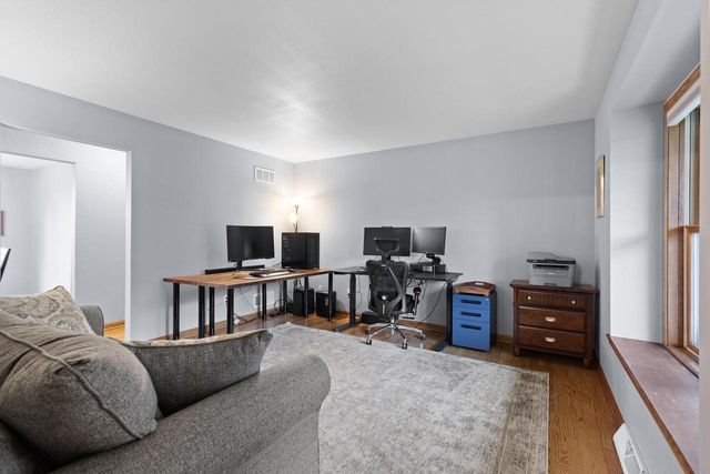W248S6006 Deerfield CIRCLE, Waukesha, WI 53189
