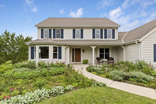 W248S6006 Deerfield CIRCLE, Waukesha, WI 53189
