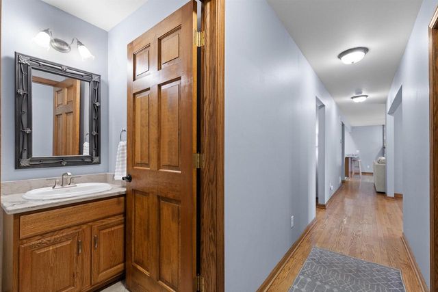W248S6006 Deerfield CIRCLE, Waukesha, WI 53189