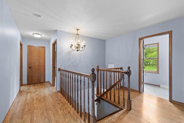 W248S6006 Deerfield CIRCLE, Waukesha, WI 53189