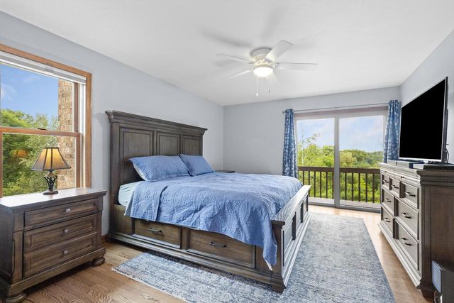 W248S6006 Deerfield CIRCLE, Waukesha, WI 53189