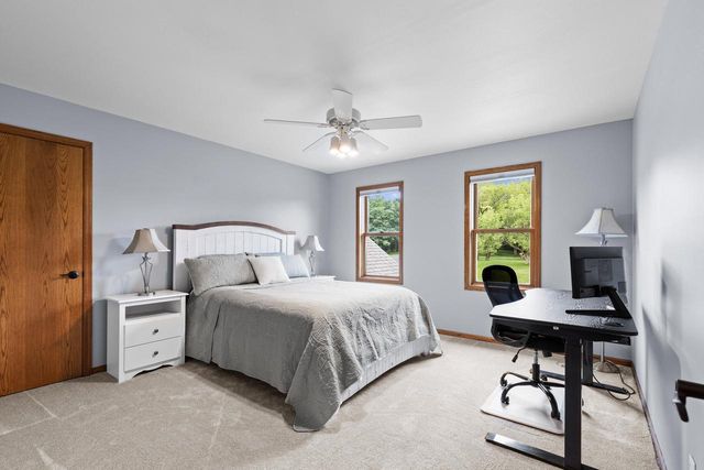 W248S6006 Deerfield CIRCLE, Waukesha, WI 53189