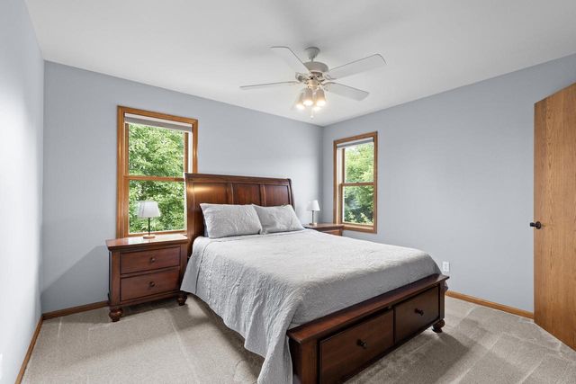 W248S6006 Deerfield CIRCLE, Waukesha, WI 53189