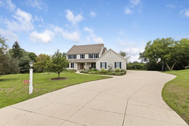 W248S6006 Deerfield CIRCLE, Waukesha, WI 53189