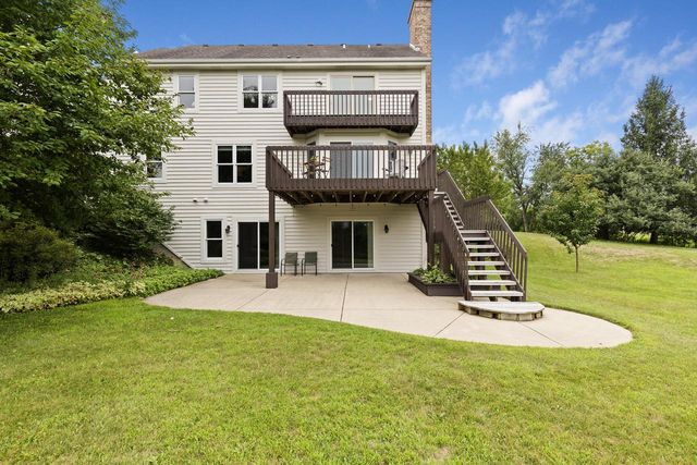 W248S6006 Deerfield CIRCLE, Waukesha, WI 53189
