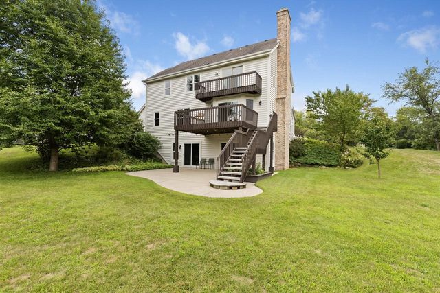 W248S6006 Deerfield CIRCLE, Waukesha, WI 53189