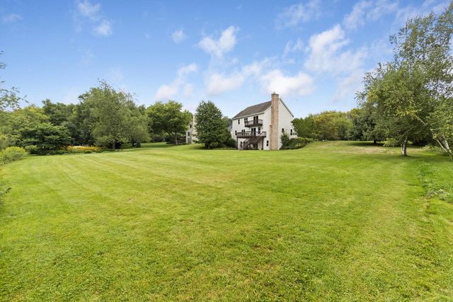 W248S6006 Deerfield CIRCLE, Waukesha, WI 53189