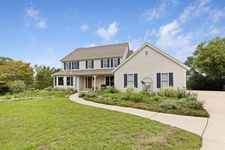 W248S6006 Deerfield CIRCLE, Waukesha, WI 53189