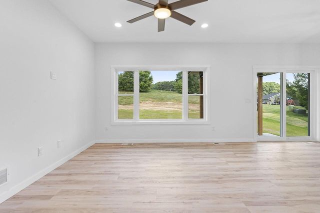 935 Hay Creek Trail, Reedsburg, WI 53959