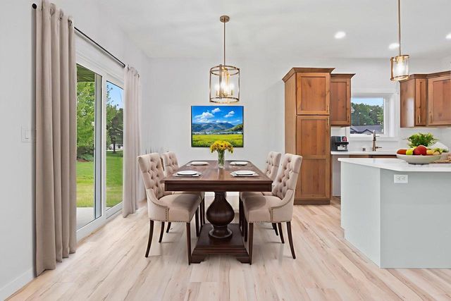 935 Hay Creek Trail, Reedsburg, WI 53959