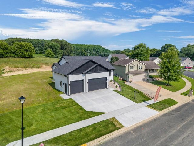 935 Hay Creek Trail, Reedsburg, WI 53959