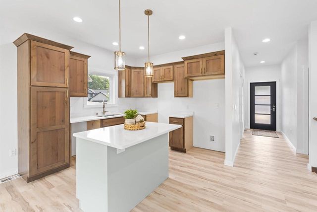 935 Hay Creek Trail, Reedsburg, WI 53959