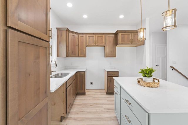 935 Hay Creek Trail, Reedsburg, WI 53959