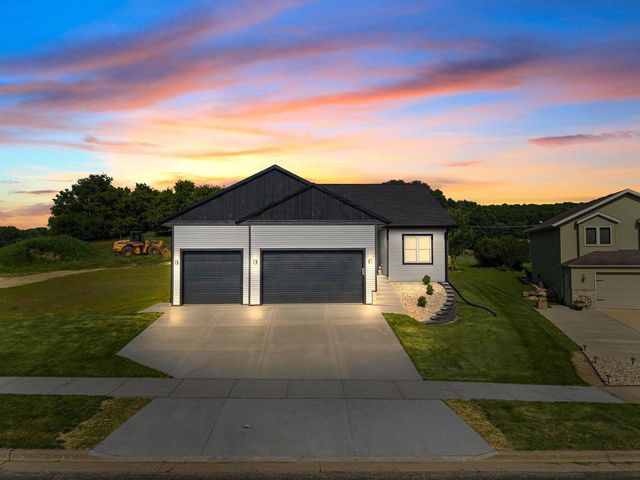 935 Hay Creek Trail, Reedsburg, WI 53959