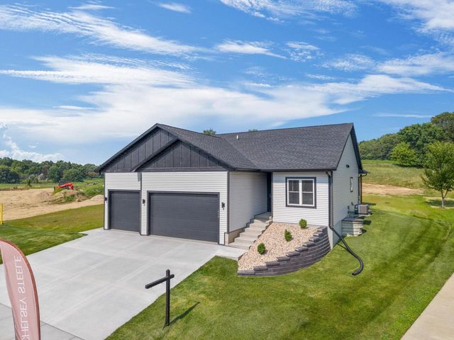 935 Hay Creek Trail, Reedsburg, WI 53959