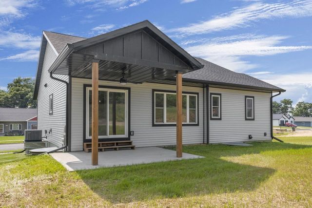 935 Hay Creek Trail, Reedsburg, WI 53959