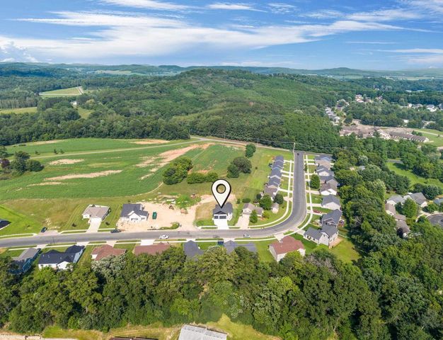 935 Hay Creek Trail, Reedsburg, WI 53959