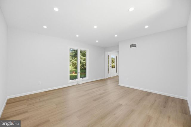 102 ROUTE 31 S, Pennington, NJ 08534