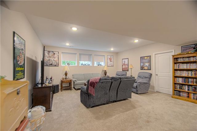 1913 Cemco Drive, Liberty, MO 64068