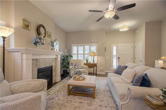 1913 Cemco Drive, Liberty, MO 64068
