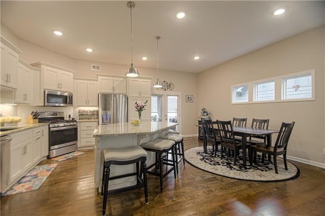1913 Cemco Drive, Liberty, MO 64068