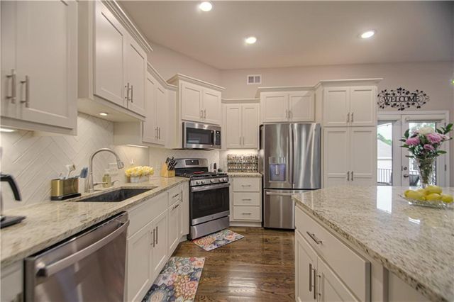 1913 Cemco Drive, Liberty, MO 64068