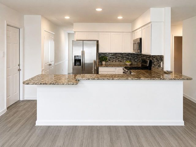 2170 Pilgrims Point Dr, Friendswood, TX 77546