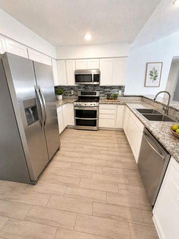 2170 Pilgrims Point Dr, Friendswood, TX 77546