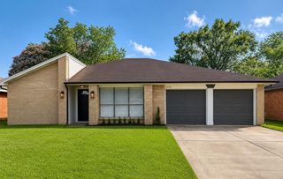 2170 Pilgrims Point Dr, Friendswood, TX 77546
