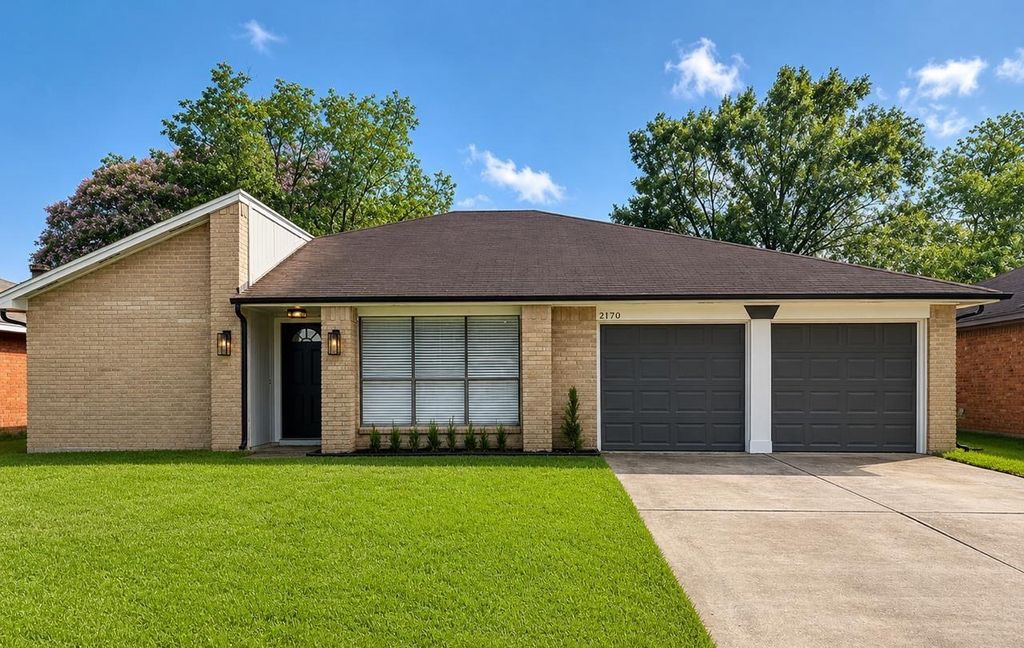 2170 Pilgrims Point Dr, Friendswood, TX 77546