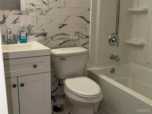 12200 McKelvey Road, Maryland Heights, MO 63043