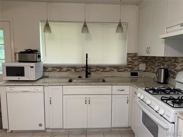 12200 McKelvey Road, Maryland Heights, MO 63043