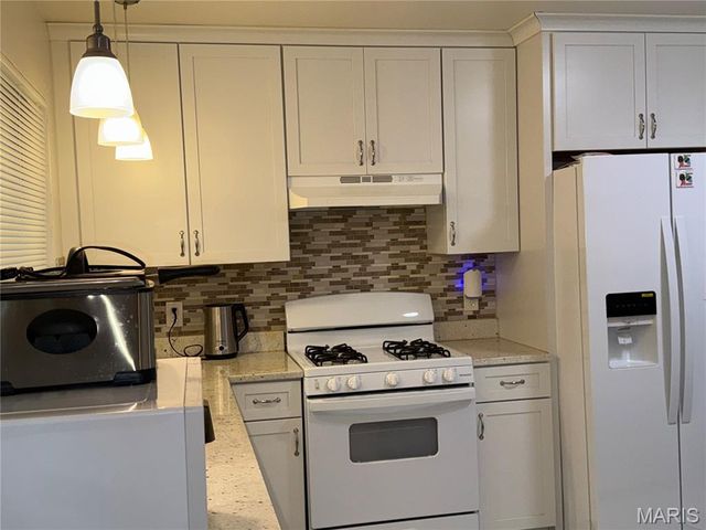 12200 McKelvey Road, Maryland Heights, MO 63043