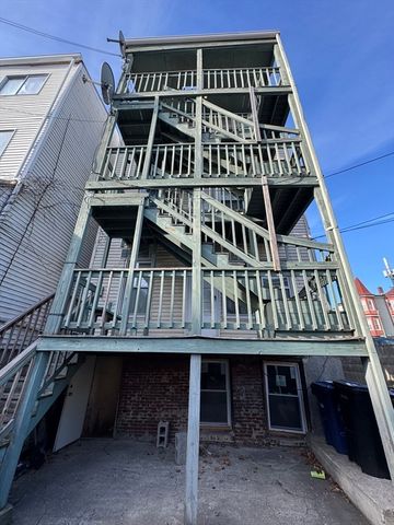 289 Chelsea Steet, Boston, MA 02128