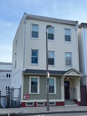 289 Chelsea Steet, Boston, MA 02128