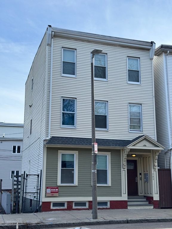 289 Chelsea Steet, Boston, MA 02128